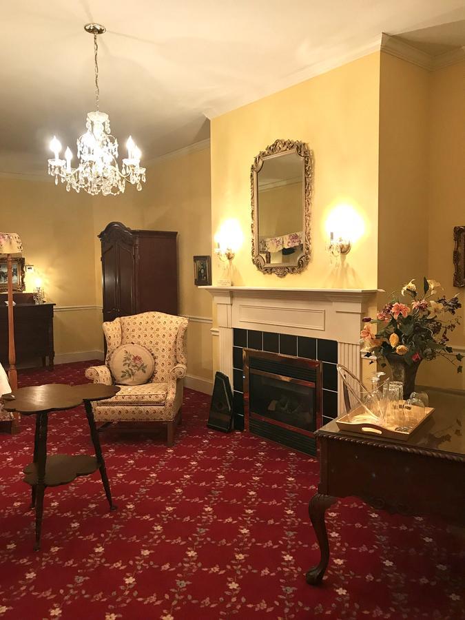 1896 House Country Inn - Barnside Inn Уильямстаун Экстерьер фото