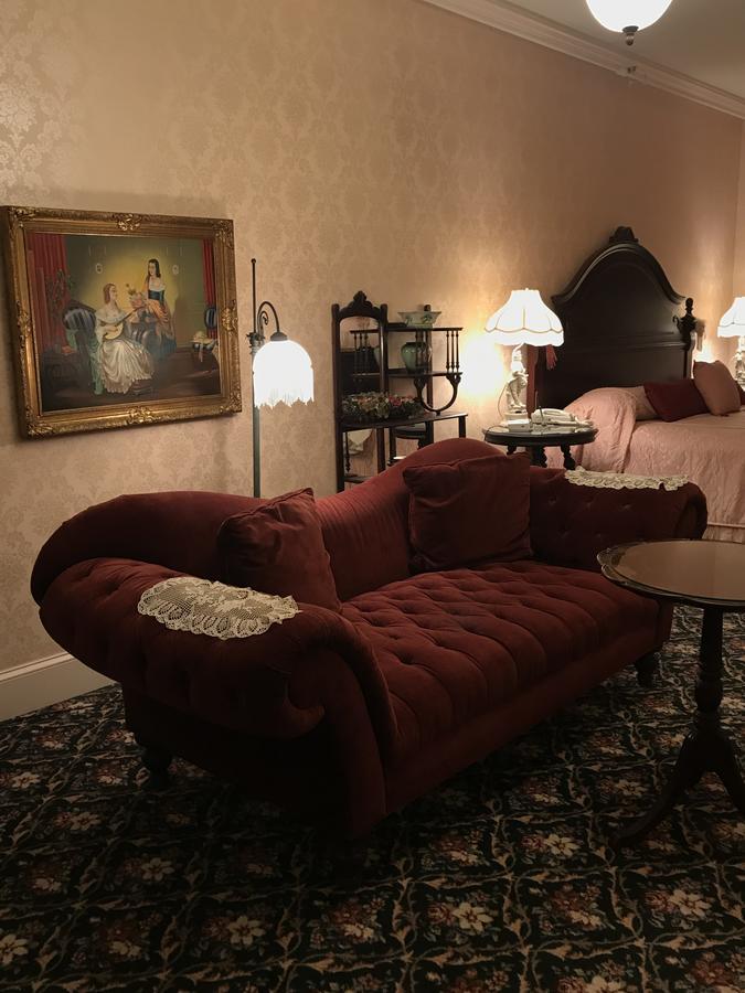 1896 House Country Inn - Barnside Inn Уильямстаун Экстерьер фото
