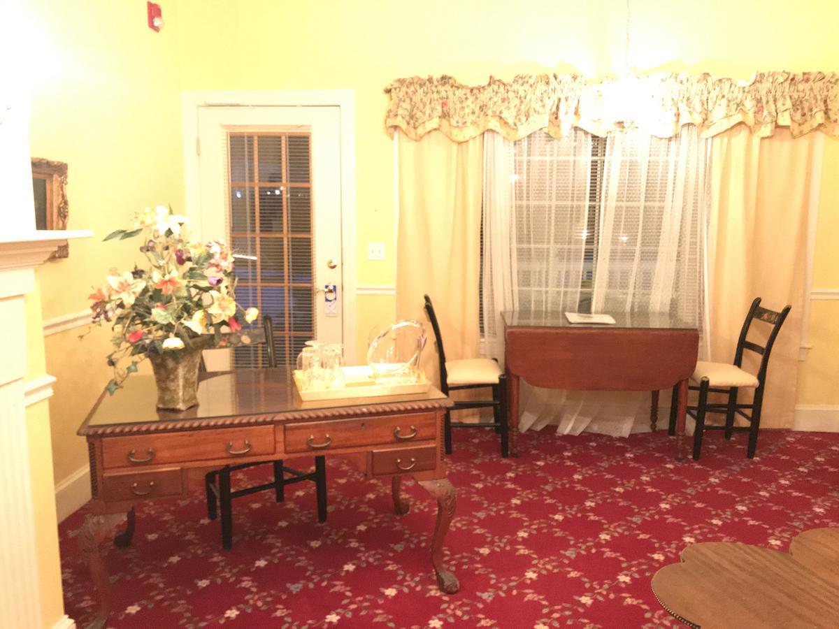 1896 House Country Inn - Barnside Inn Уильямстаун Экстерьер фото