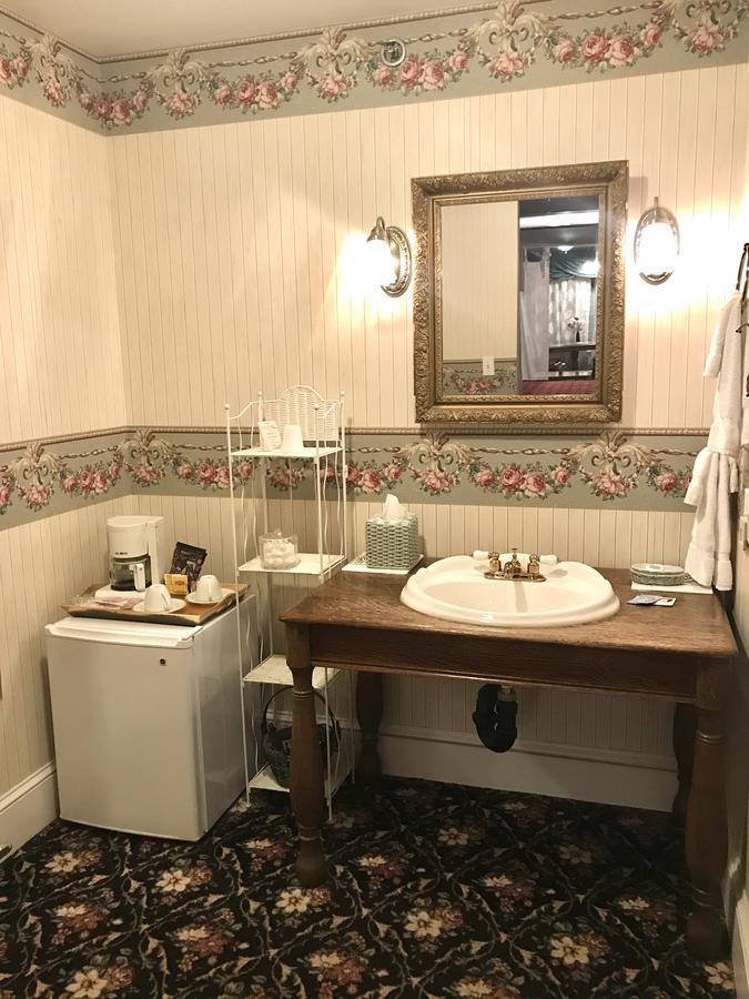 1896 House Country Inn - Barnside Inn Уильямстаун Экстерьер фото