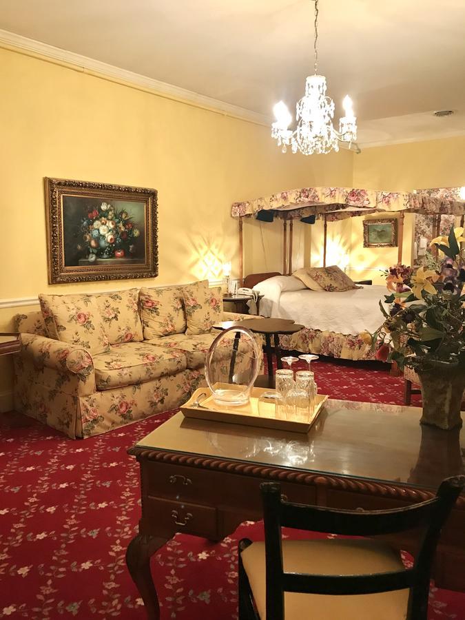 1896 House Country Inn - Barnside Inn Уильямстаун Экстерьер фото