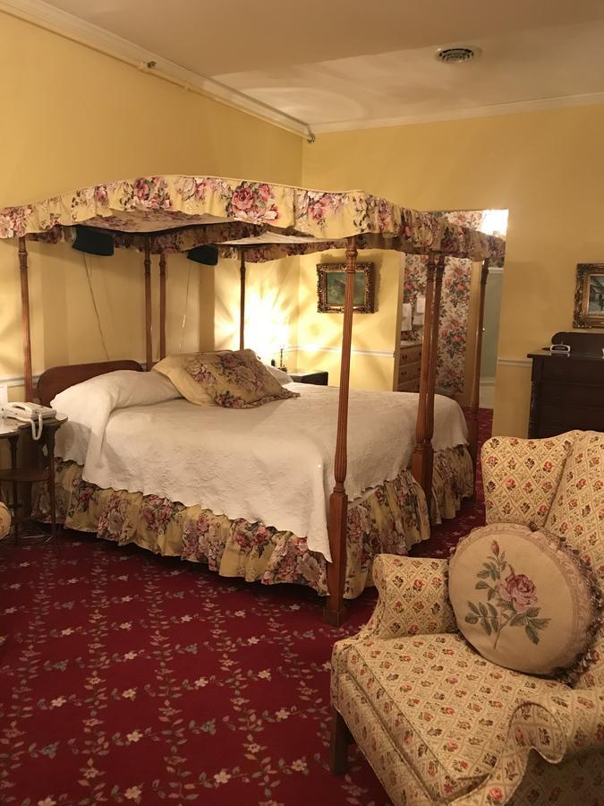 1896 House Country Inn - Barnside Inn Уильямстаун Экстерьер фото