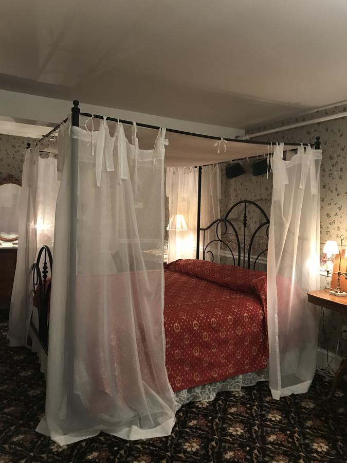 1896 House Country Inn - Barnside Inn Уильямстаун Экстерьер фото